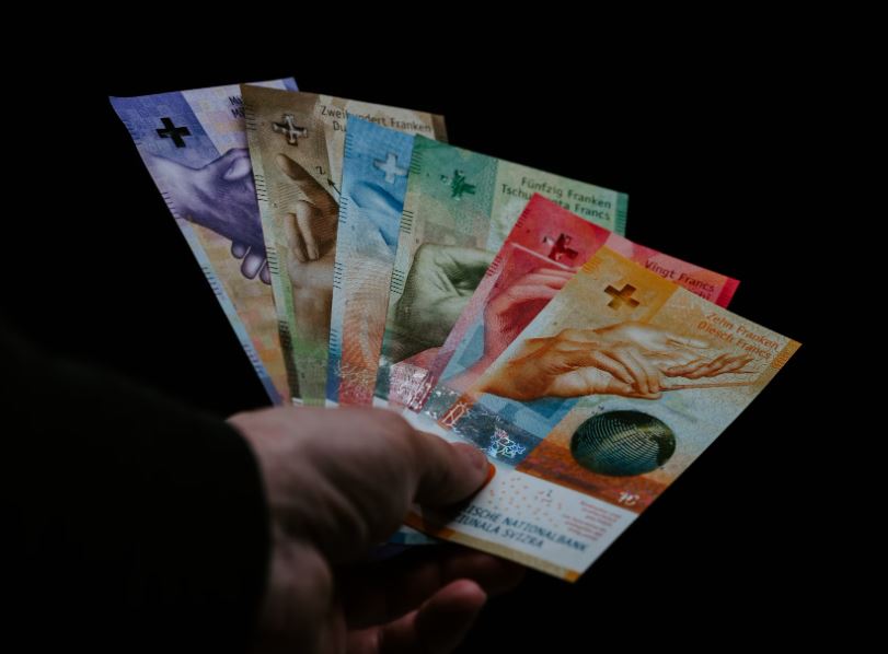 위조지폐 줍는 꿈