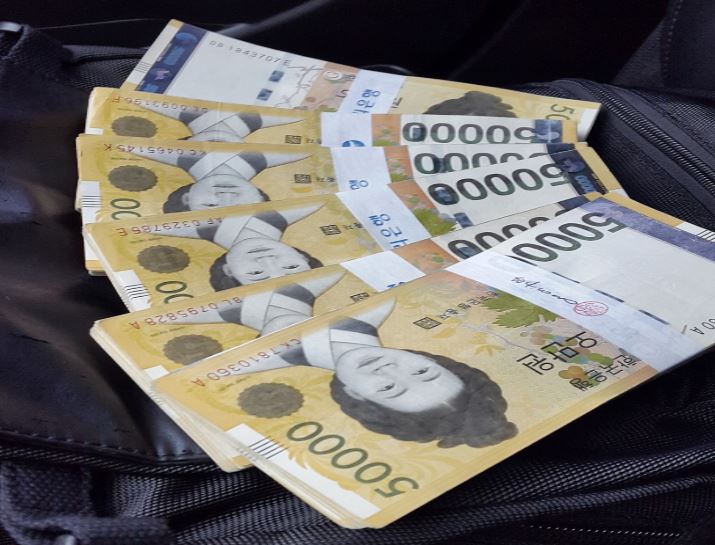 돈을 남에게 주는 꿈