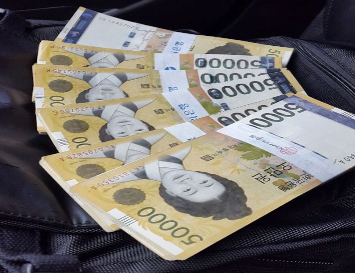 돈가방을 받는 꿈