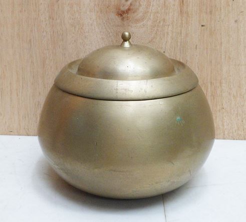 요강에 오줌이 가득차 있는 꿈