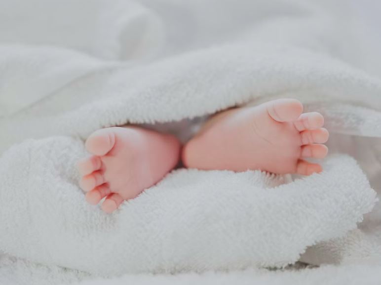 아기 똥 닦아주는 꿈