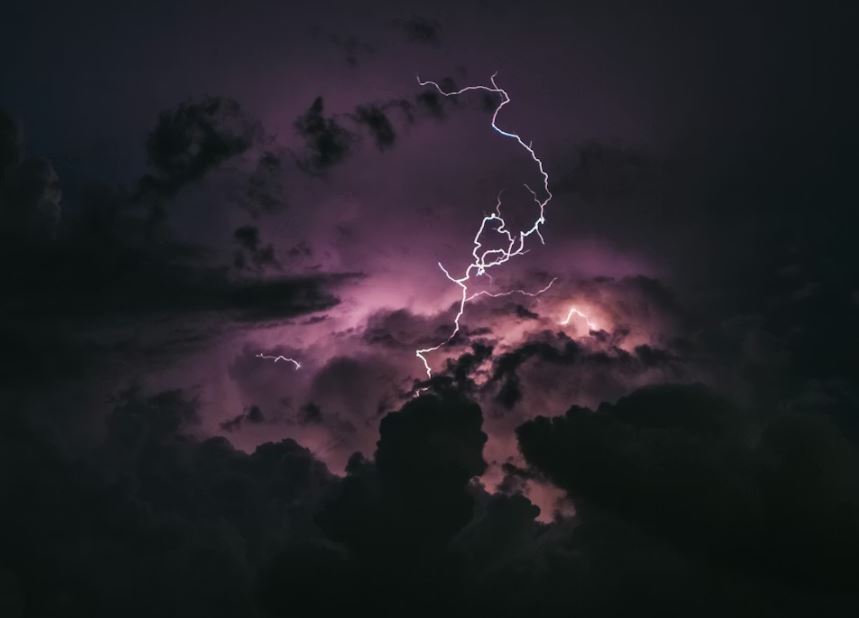 죽은 사람이 집에 들어오는 꿈